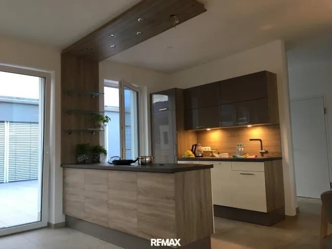 großzügiges Wohnzimmer