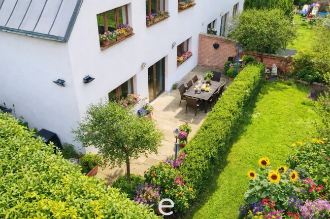 Stylische Doppelhaushälfte mit Dachterrasse, Garten und Doppelcarport in Gaaden - Titelbild