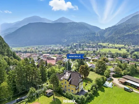 Nordansicht mit Bergpanorama