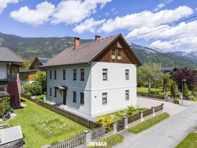 Hausansicht mit Aussentreppe für Apartmentgäste