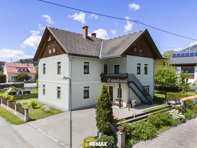Hausansicht mit Aussentreppe für Apartmentgäste