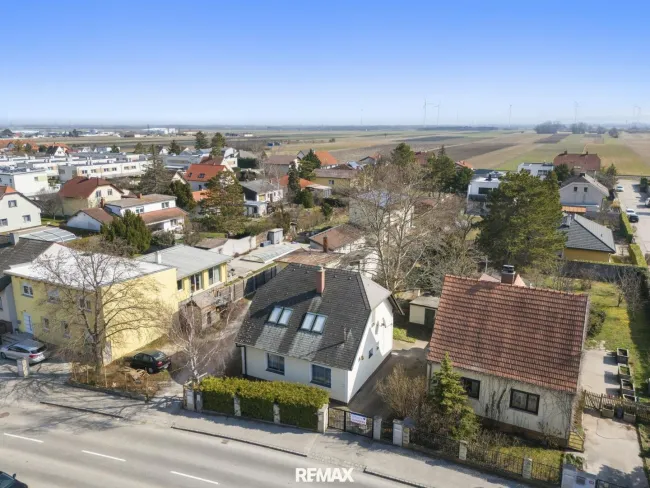 Luftaufnahme von der Straßenseite