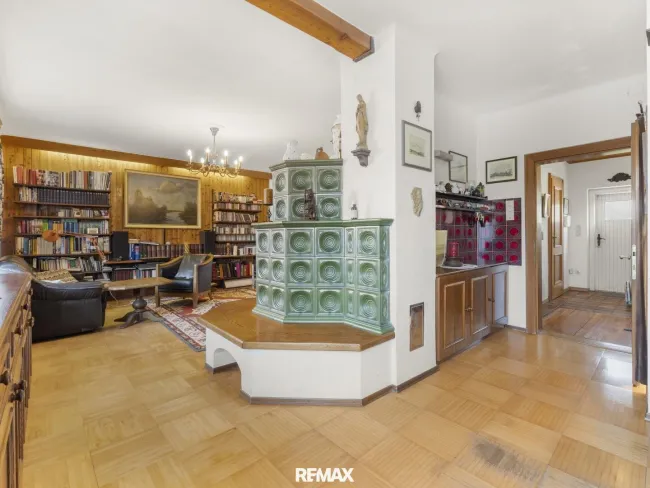 Wohnzimmer mit Kachelofen
