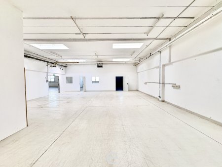 Lager- und Produktionshalle mit Büro in Vösendorf zu mieten