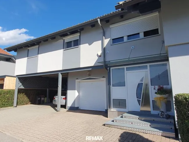 Zubau mit Garage, Carport und Wohnung