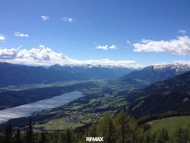 Wandern mit Berg-See-Panoramablick