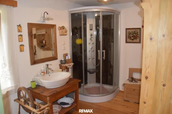 Bad-Dusche im OG