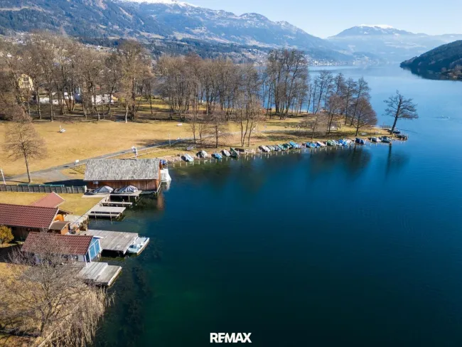 Parkanlage und See