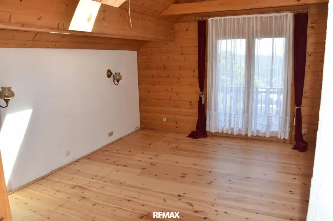 Schlafzimmer mit Südbalkon
