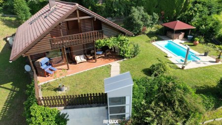 Haus mit Pool, Gartenhaus , Lift