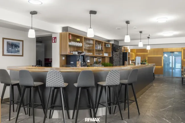 an der Bar