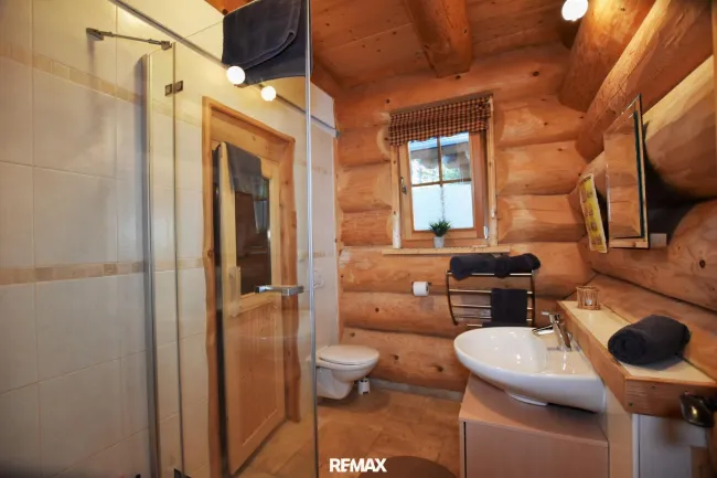 Badezimmer im Erdgeschoss