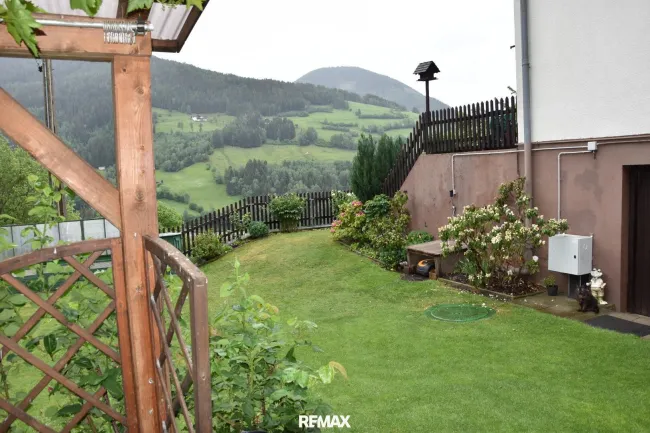 Blick aus der Weinlaube