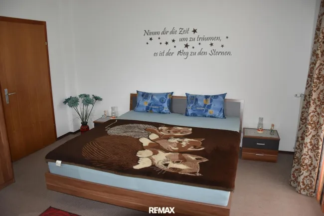 gr. Schlafzimmer