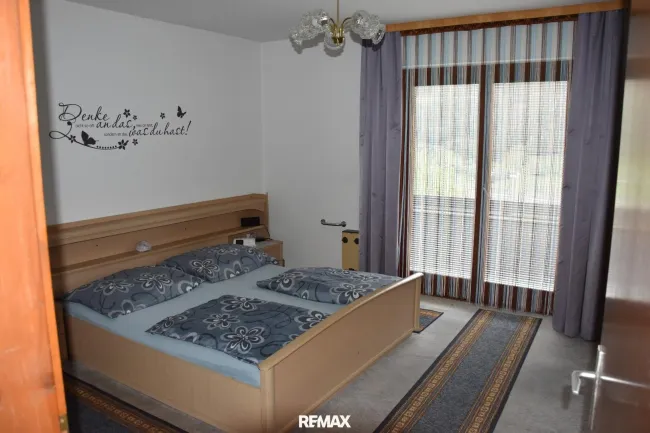 Schlafzimmer mit Südbalkon