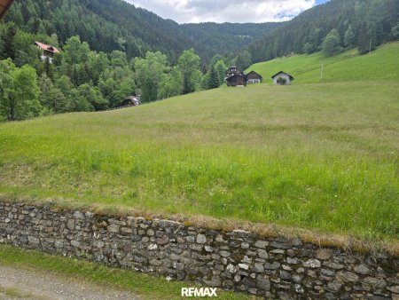 leicht abfallendes Gelände