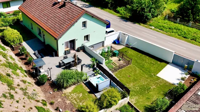 Vollsaniertes 7-Zi-Einfamilienhaus in Straß, 208m², Garten, Terrasse, 3 Stellplätze! - Titelbild