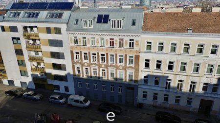 Stadtleben mit Panorama – Stilvolle Dachgeschosswohnung im Gründerzeithaus