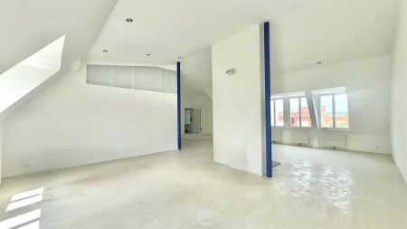 Stadtleben mit Panorama – Stilvolle Dachgeschosswohnung im Gründerzeithaus
