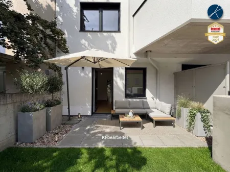 Terrasse mit Garten