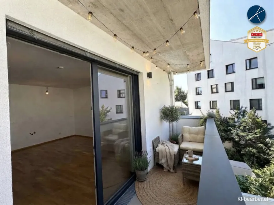 Wohn-/Essbereich mit Ausgang zum Balkon