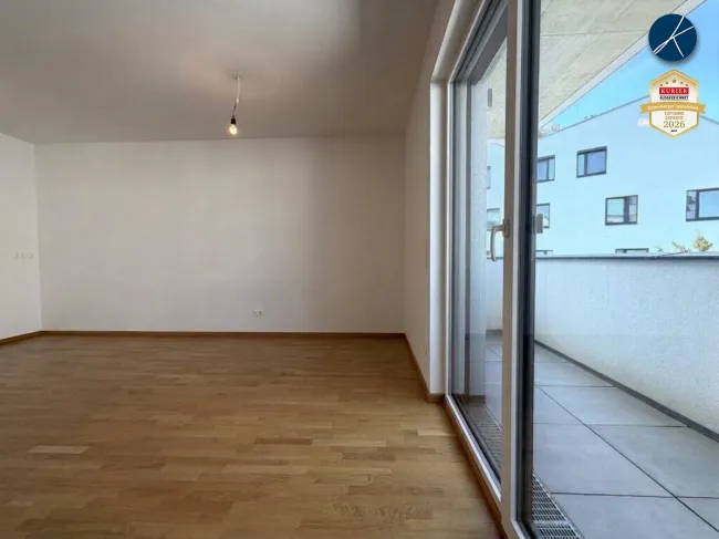 Wohn-/Essbereich mit Ausgang zum Balkon