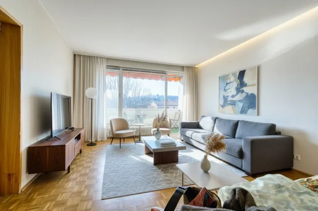 Wohnzimmer 1 mit KI Möblierungsvorschlag