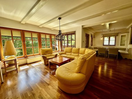 Familienhaus in absoluter Ruhelage, möbliert, Pool und Gartenhaus