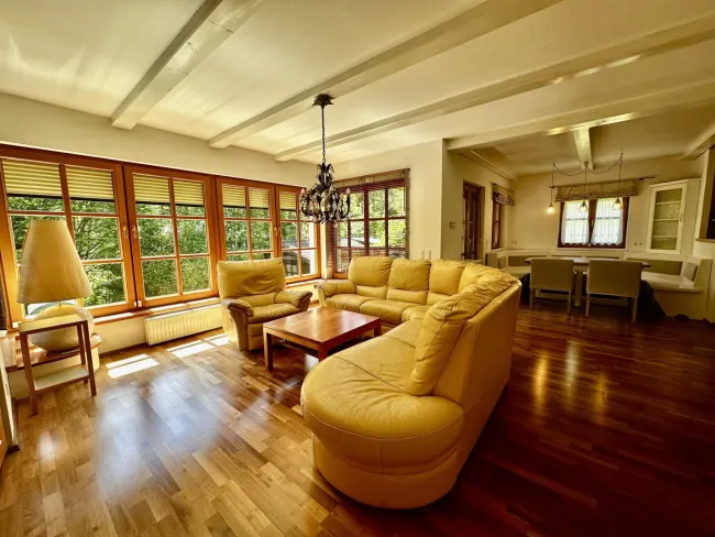 Familienhaus in absoluter Ruhelage, möbliert, Pool und Gartenhaus - Bild
