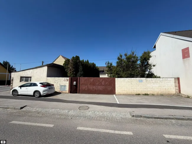 Sanierungsobjekt auf 775 m² Eckgrundstück | viel Fläche, Nebengebäude & Prüfbedarf - Bild