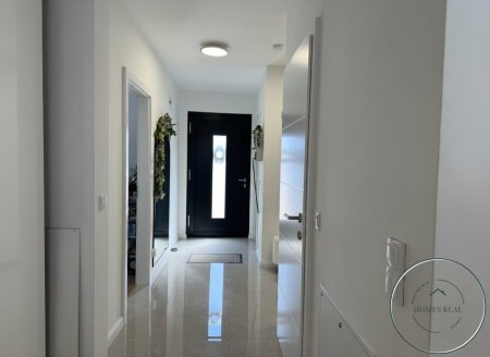 Exklusives Wohnerlebnis für Familien: Hochwertiges Design trifft zukunftssichere Technik - Luftwärmepumpe & Klimaanlage
