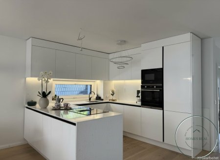 Exklusives Wohnerlebnis für Familien: Hochwertiges Design trifft zukunftssichere Technik - Luftwärmepumpe & Klimaanlage