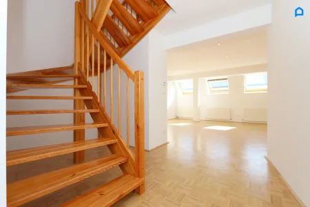 Charmante DG-Wohnung 89m², 3 Zimmer, teilsaniert, Aufzug, Bad mit Fenster, 1200 Wien