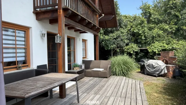 Ostterrasse mit Grillplatz