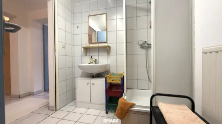 Dusche im Waschraum Keller