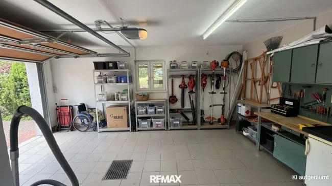 Garage KI zusammengeräumt