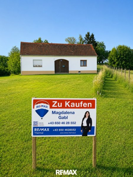 Gebäude und Garten vorne