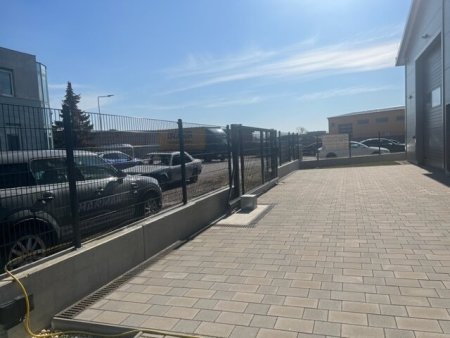 Neuwertiges Hochregallager 112-226m² in Strasshof, Stellplatz, Schnellbahn-Nähe, 10€/m²