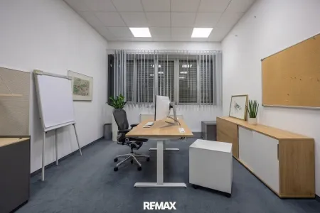 Großraumbüro oder Einzelbüros? Ca. 1.000 m² flexibel teilbar mit Parkplätzen