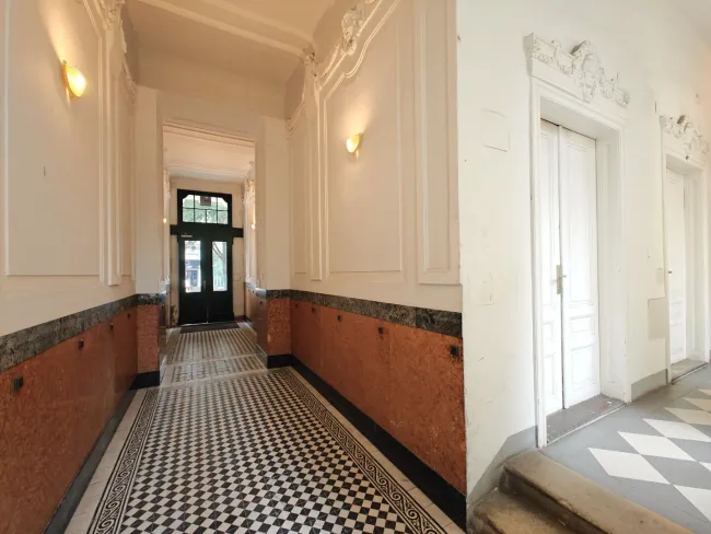 Nähe Hannovermarkt: Herrliche Dachgeschoßwohnung + Klimatisiert + Terrasse + Teilweise Fernblick + Hofruhelage - Bild