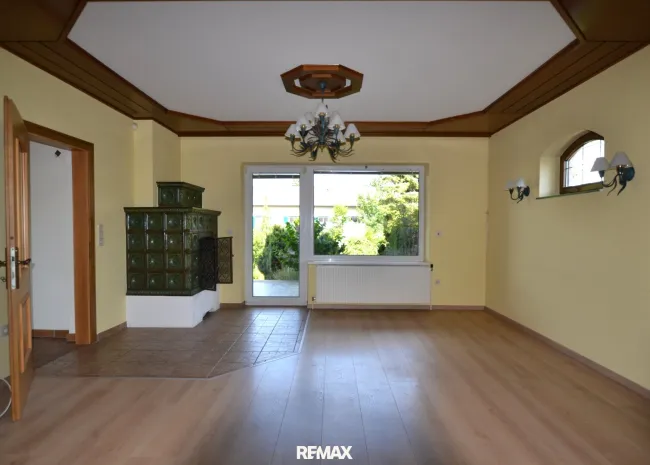 Wohnzimmer mit Kachelofen