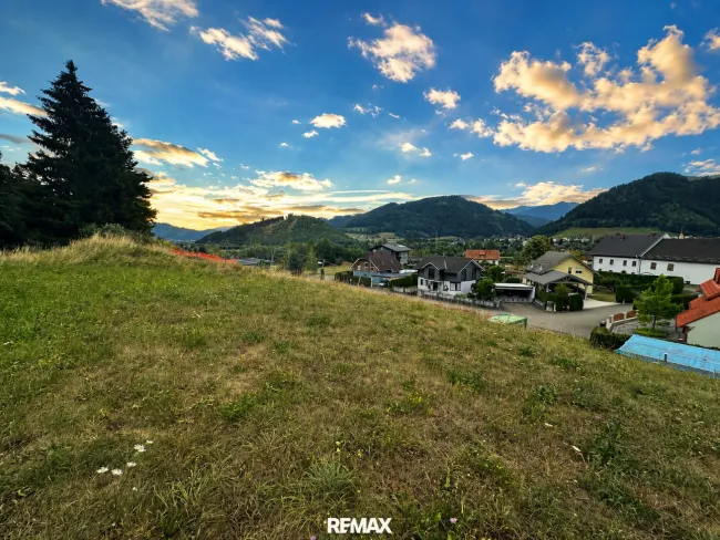 *** Sonne, Freiheit & Ausblick; Baubewilligtes Hanggrundstück für Ihr Traumhaus *** - Bild