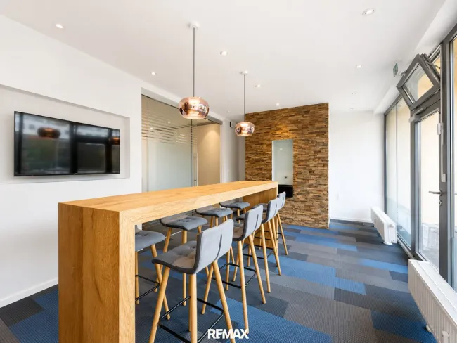 *** Design. Lage. Rendite. – Exklusive Büro- und Geschäftsräumlichkeiten mit 315,21 m², traumhafter 70 m² Sonnenterrasse und vielseitigem Wohnpotenzial *** - Bild