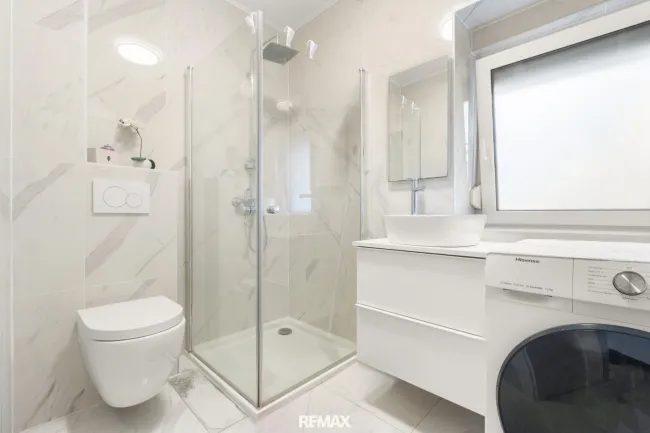 Badezimmer mit Dusche