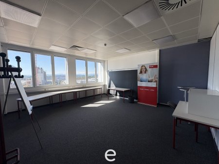 Moderne Bürofläche mit Lager-/Abstellräumen in Marchtrenk