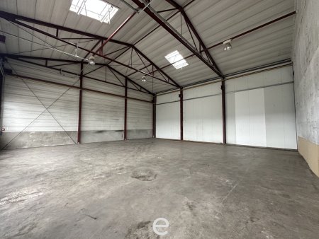 Lagerhalle und Büro in St. Pölten / Unterradlberg mit 450,00m² zu vermieten.