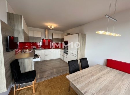 Tolle Dachgeschoßwohnung , Fernblick auf 2 Terrassen!