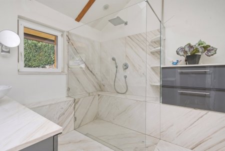 Badezimmer im Zwischengeschoß