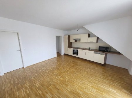 Gut geschnittene 3-Zi-Dachgeschoßwohnung mit Terrasse ruhiger Lage Graz Lend!