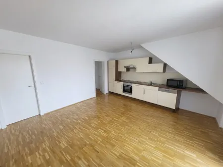 Gut geschnittene 3-Zi-Dachgeschoßwohnung mit Terrasse ruhiger Lage Graz Lend!